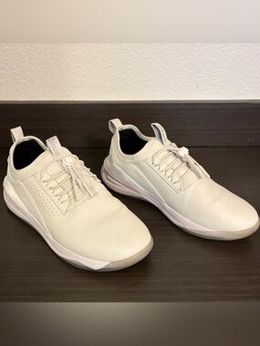 Clove 9 Classic White Nursing Tennis Shoes